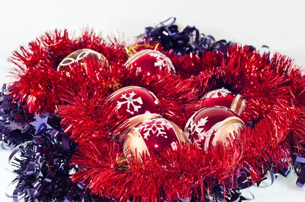 Tinsel ve Noel topları — Stok fotoğraf