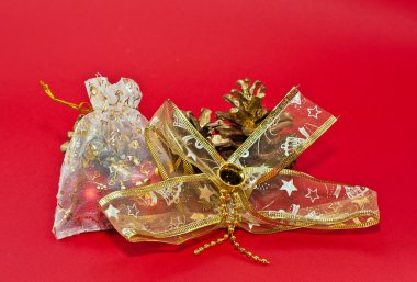 Noel için altın takılar