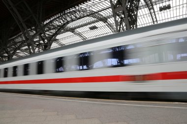 Tren hareket halinde