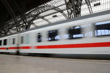 Tren hareket halinde