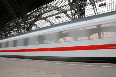 Tren hareket halinde