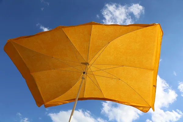 Żółty parasol — Zdjęcie stockowe