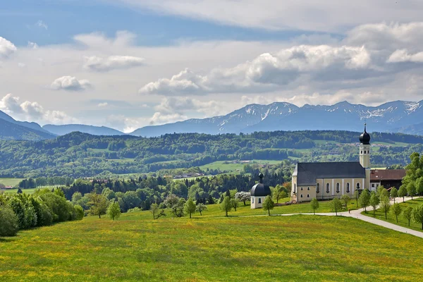 Církev a bavorské Alpy — Stock fotografie