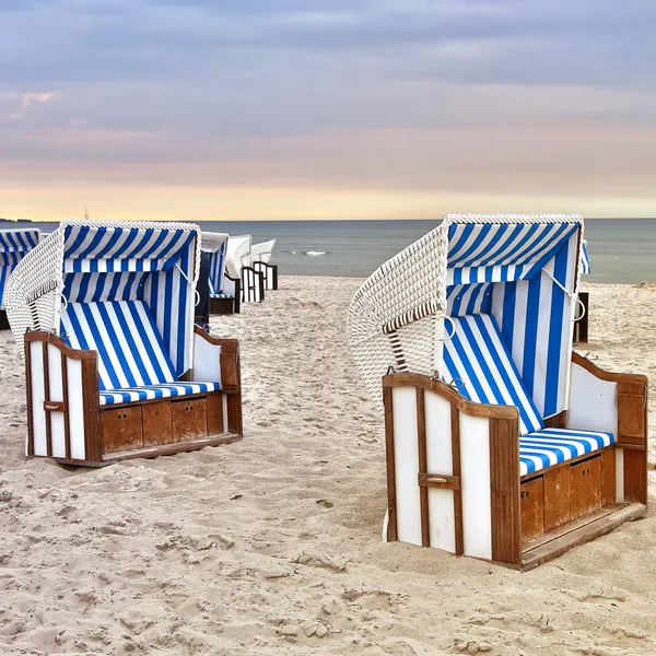 Strandstoel op Baltische Zee — Stockfoto