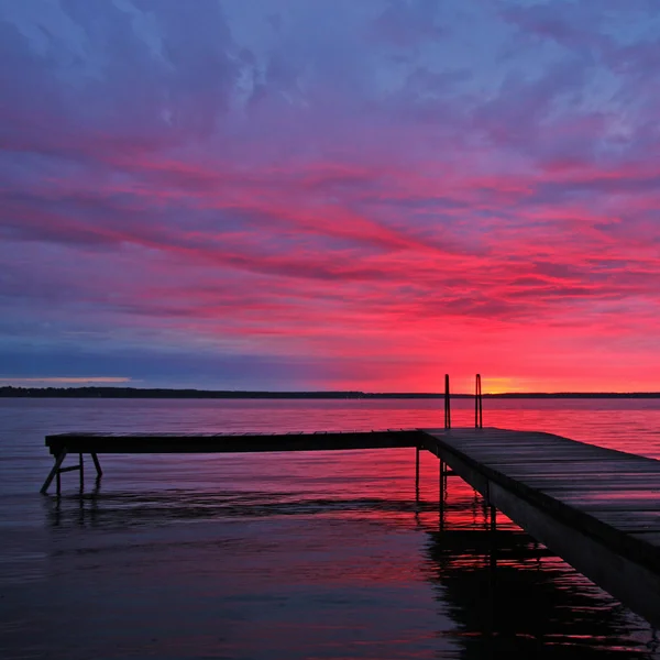 Piękny pomost w świetle poranka — Zdjęcie stockowe