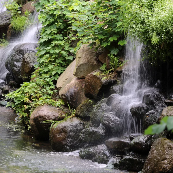 Bella cascata piccola — Foto Stock