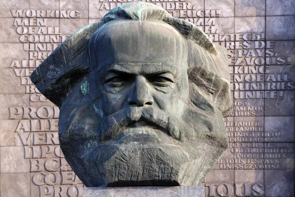 Chemnitz, moderne stad in Nedersaksen, karl marx monument — Stockfoto