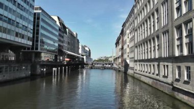 Hamburg şehir merkezinde canal