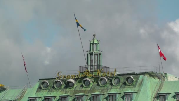 Stockholms Blick von Gamla stan auf die Innenstadt, Grand Hotel — Stockvideo