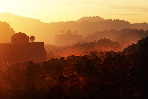 La ciudad perdida puesta del sol amanecer 3D render — Foto de Stock