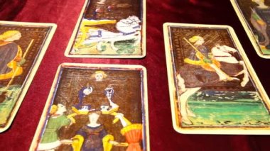 Tarot kartları 01 dolly değil