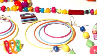 renkli plastik mücevher 05 dolly değil