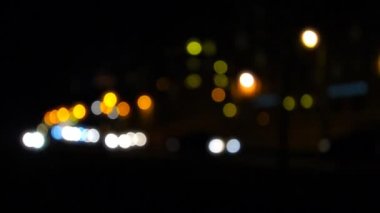 Geceleri araba farları ışık