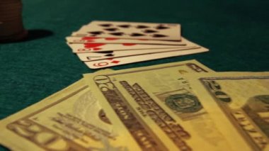 Poker tablo, cips ve para ile