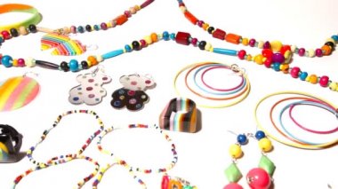 renkli plastik mücevher 05 dolly değil