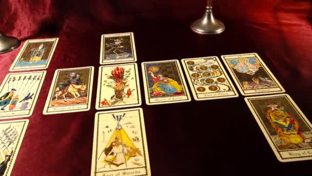 Tarot kaarten 07 dolly links — Stockvideo