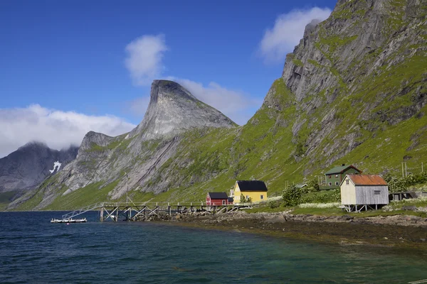 Dorf an Fjord — Stockfoto