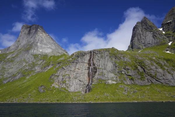 Fiorde nas ilhas Lofoten — Fotografia de Stock