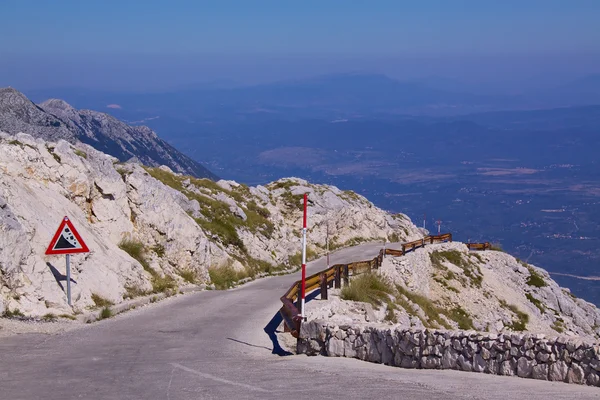 Strada di montagna in Croazia — Foto Stock