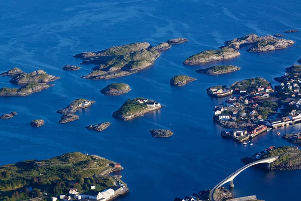 Natursköna henningsvaer på lofoten — Stockfoto