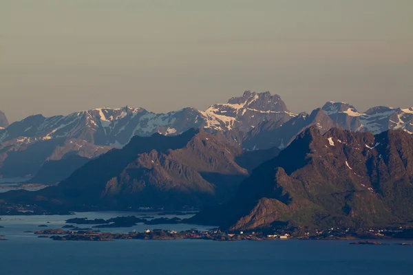 Schilderachtige bergketen in Noorwegen — Stockfoto