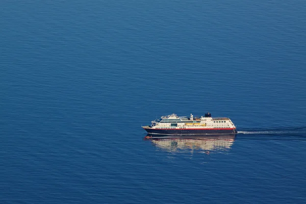 Kreuzfahrtschiff unterwegs — Stockfoto