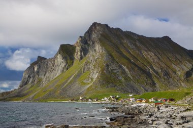 Lofoten kayalık sahil