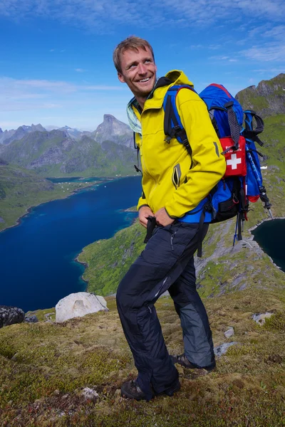 Senderista sonriente en Noruega — Foto de Stock