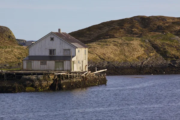 Altes verlassenes Haus am Meer — Stockfoto