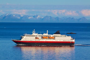 Cruise Gemi Norveç kıyı tarafından