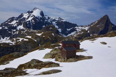 Norveç'te dağ kulübesi