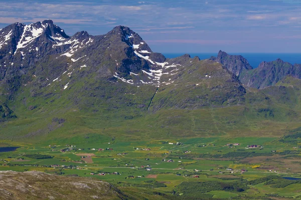 Góry na Lofotach — Zdjęcie stockowe