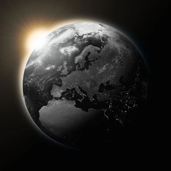 Sonne über Europa auf dunklem Planeten Erde — Stockfoto