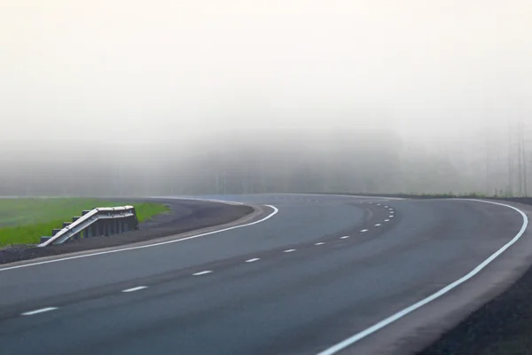 Туман на дорозі — стокове фото