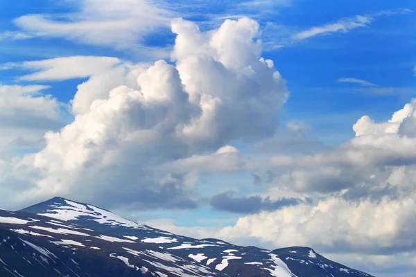 Ciel et fond de montagnes. Norvège — Photo