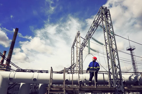 Der Arbeiter im Kraftwerk — Stockfoto