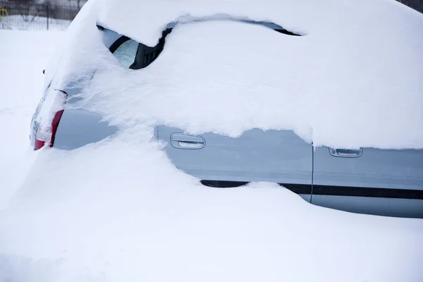 Sníh krytý vůz — Stock fotografie