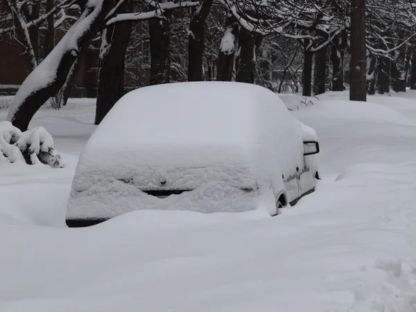 Snow covered car — Stock Photo, Image