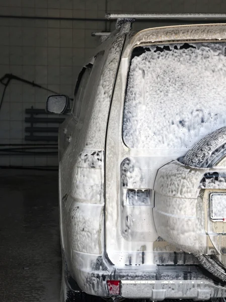 Auto bij de car wash — Stockfoto