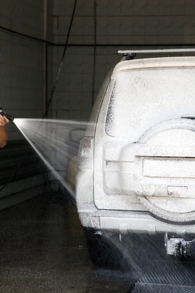 Auto bij de car wash — Stockfoto