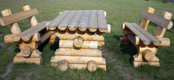 Mesa y bancos de madera —  Fotos de Stock
