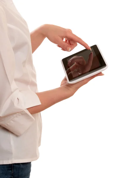 Vrouw met behulp van digitale tablet computer — Stockfoto