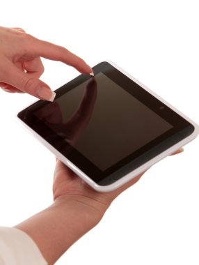 Dijital tablet bilgisayar kullanan kadın