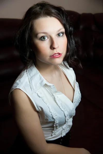 Closeup portrait of beautiful young girl — Stock Photo, Image