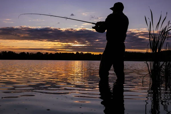 Pescador Pegando Peixe Lago — Fotografia de Stock