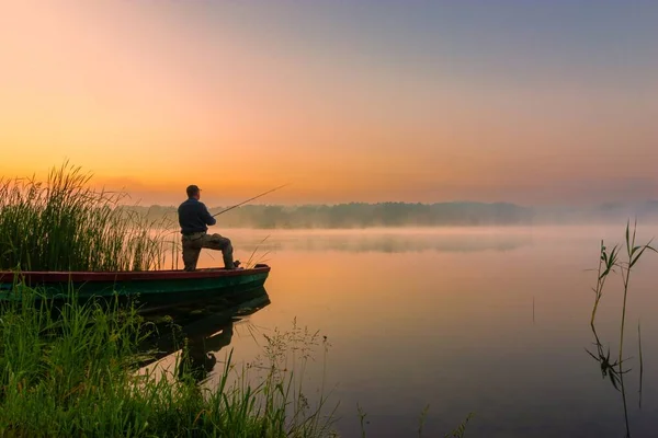 Pescador Pegar Peixe Durante Sunris — Fotografia de Stock