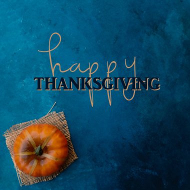 Mutlu Şükran Günleri, mavi arka plan