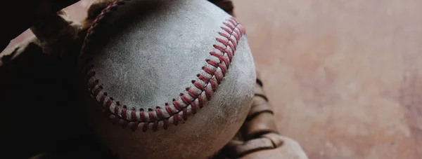 Retro Estilo Vintage Baseball Fundo Com Bola Velha Luva Closeup — Fotografia de Stock