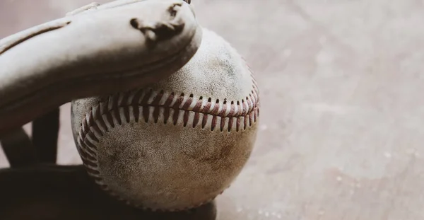 Retro Vintage Stylu Baseball Tło Starą Piłkę Rękawiczki Zbliżenie — Zdjęcie stockowe