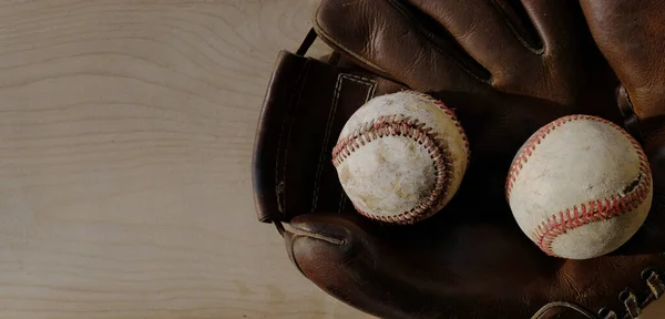 Stare Piłki Bejsbolowe Rękawicy Graczy Zbliżyć Miejsca Kopiowanie Tle Dla — Zdjęcie stockowe